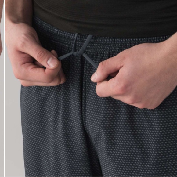 Lululemon Pace Breaker Short *Linerless 9"
Razor Twill Fog Horn Darkside - Picture 3 of 9